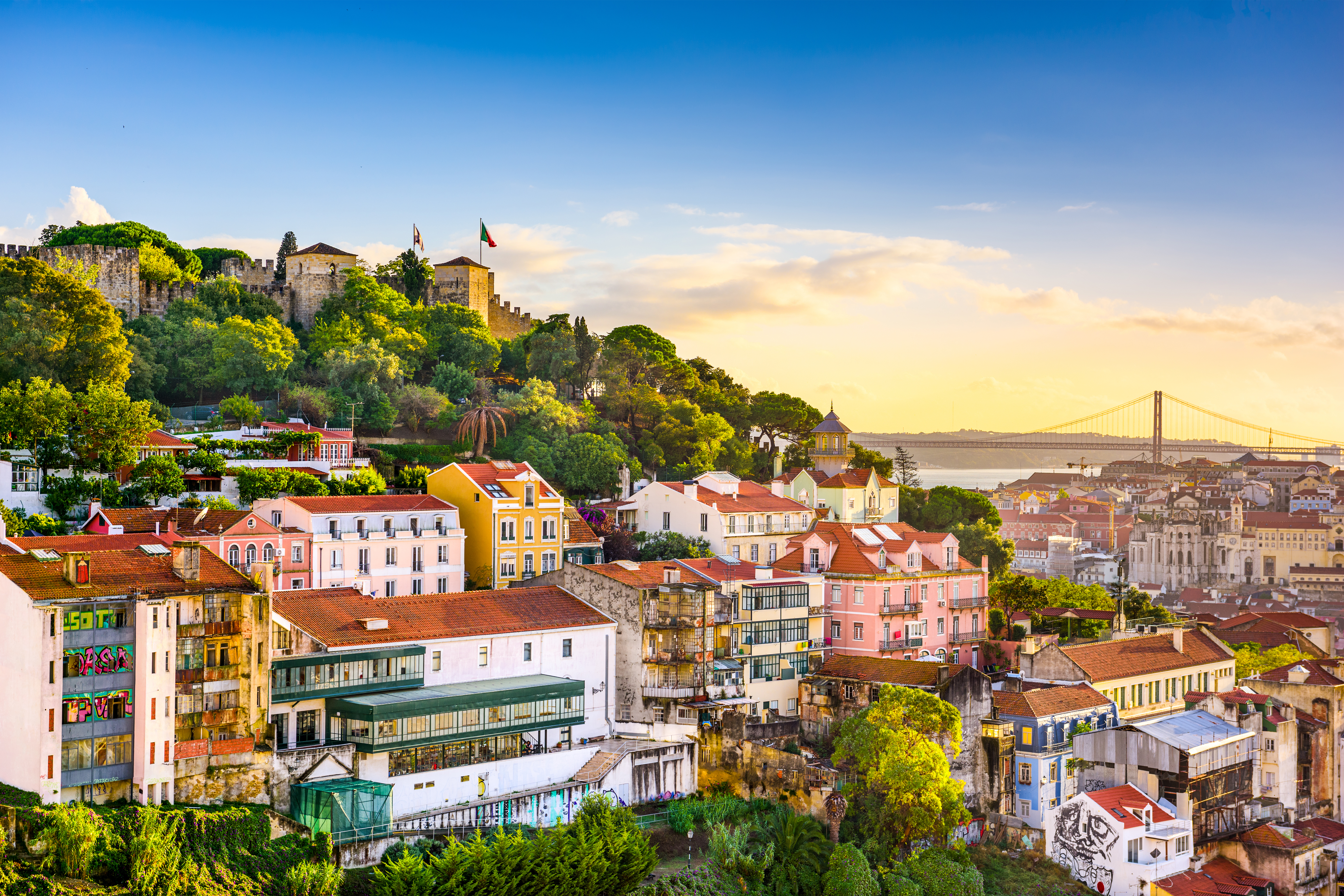 город в Португалии как символ программы иммиграции в Португалию на ПМЖ