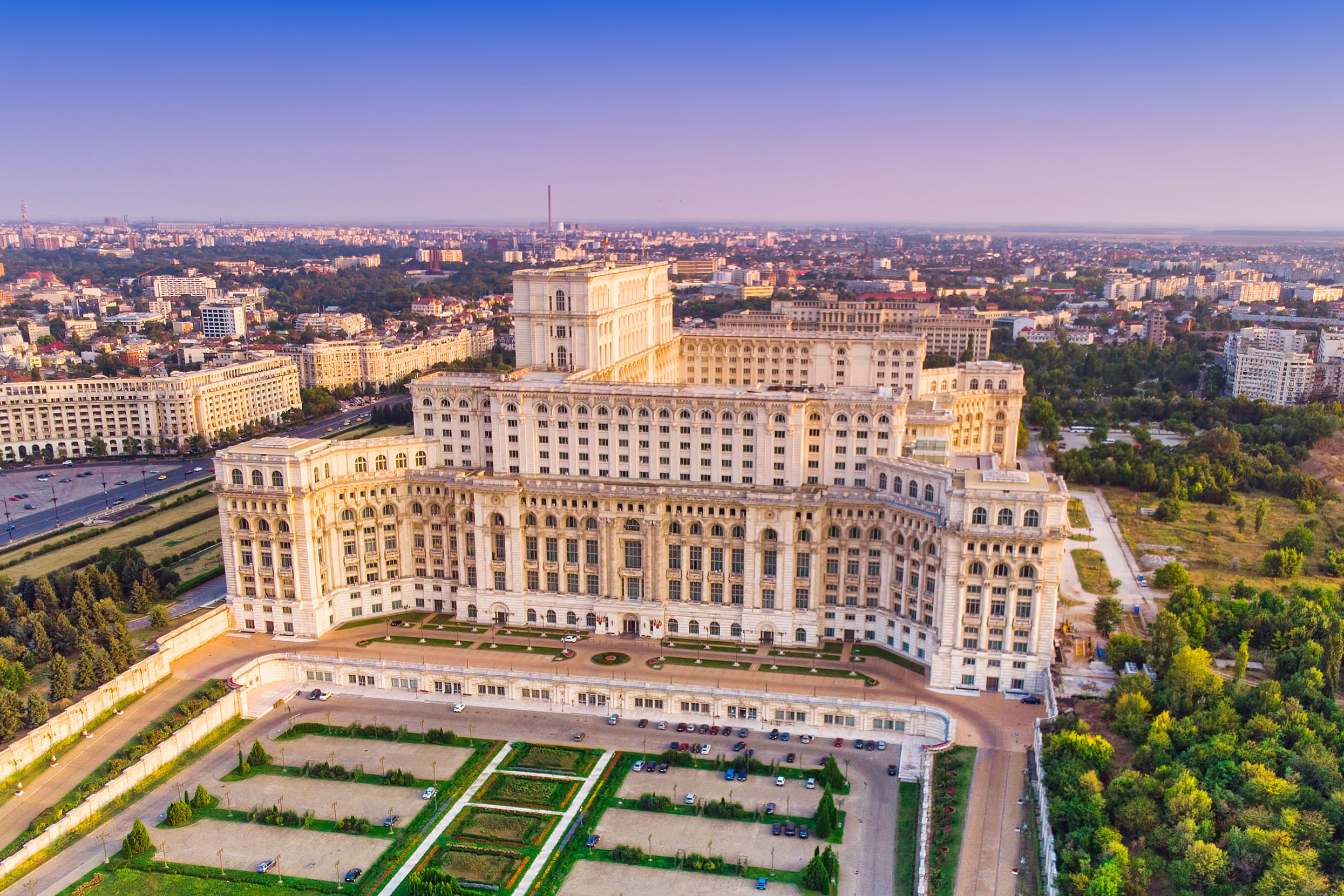 Парламент Румынии как символ программы репатриации в Румынии